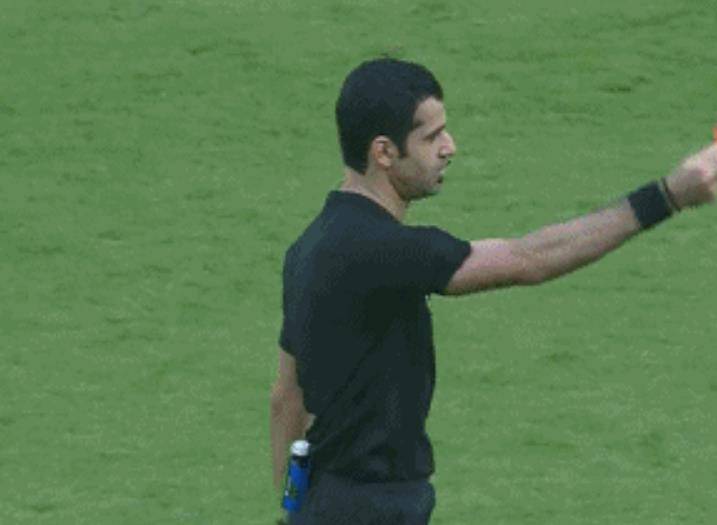 业余!今晚亚冠赛现超奇葩1幕:越位3米远边裁没有举旗_星空综合(图7)
业余!今晚亚冠赛现超奇葩1幕:越位3米远边裁没有举旗_星空综合(图7)