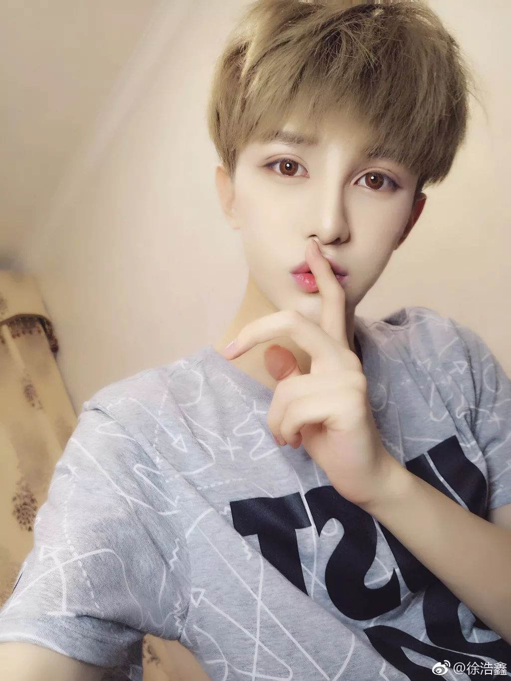 星空·综合体育|新垣结衣《逃避》中放福利 老婆的围裙最诱惑！