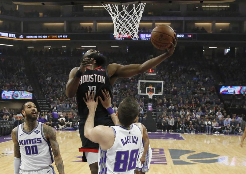 ‘星空·综合体育’健安农商联手挥毫送春联