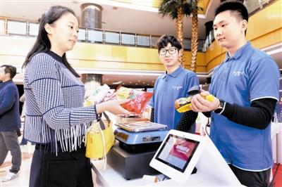 星空·综合体育|府东社区：这位建德人送爱心油条给一线卡点
